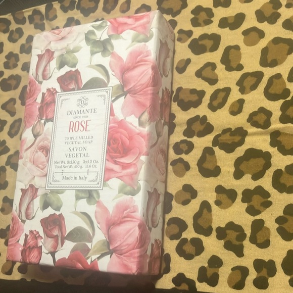 NWT Diamanté Triple Milled Beauty Bars x 3 In Rose Made in Italy - Picture 2 of 8